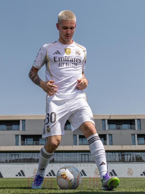 皇马官方:马斯坦托诺签约六年 球衣号码30号 皇马官方:马斯坦托诺签约六年 球衣号码30号